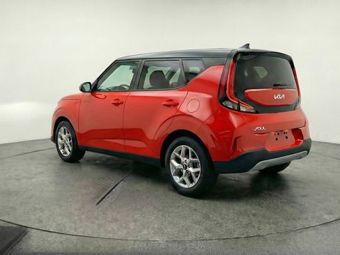Used 2025 Kia Soul LX w/ LX Technology Package FWD image 5
