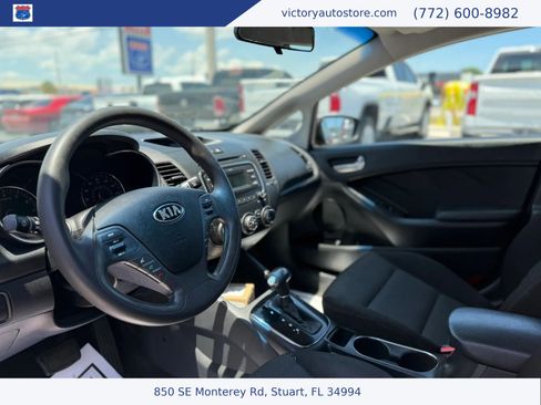 Used 2017 Kia Forte LX FWD image 2