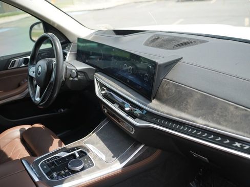 Used 2023 BMW X7 xDrive40i w/ Premium Package AWD/4WD image 16