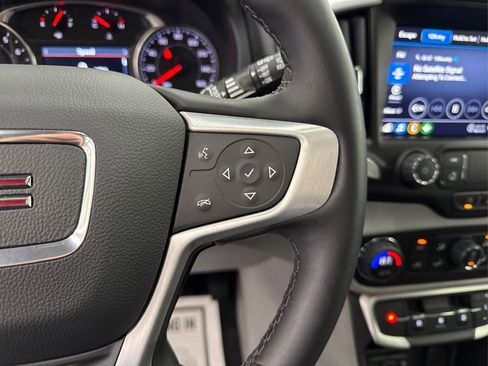 Used 2024 GMC Terrain SLT image 29