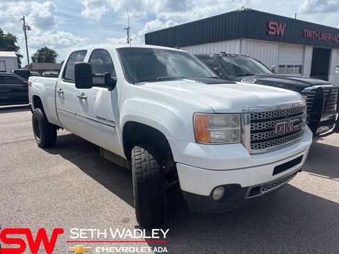 Used 2014 GMC Sierra 2500 Denali w/ Suspension Package, Off-Road AWD/4WD image 10