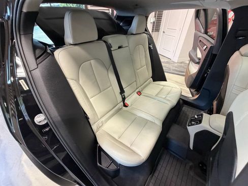 Used 2023 Volvo XC40 B5 Plus w/ Driver Assist Package AWD/4WD image 5