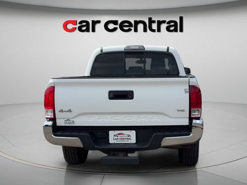 Used 2017 Toyota Tacoma SR5 w/ Tow Package AWD/4WD image 4