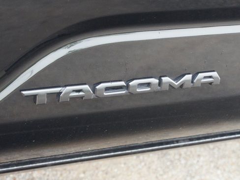 Used 2024 Toyota Tacoma TRD Off-Road w/ TRD Off Road Premium Package AWD/4WD image 18