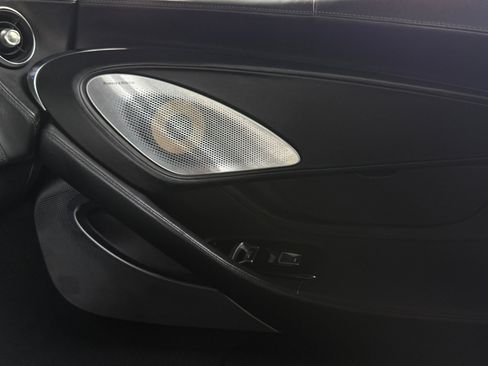 Used 2021 McLaren GT RWD image 34