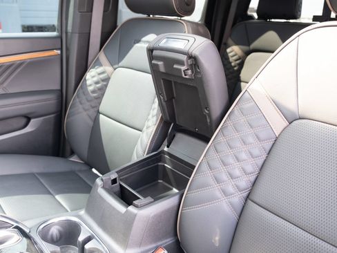 Used 2023 GMC Canyon Denali AWD/4WD image 9