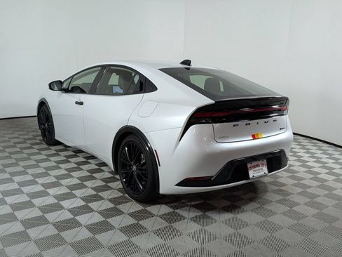 Used 2025 Toyota Prius FWD image 5