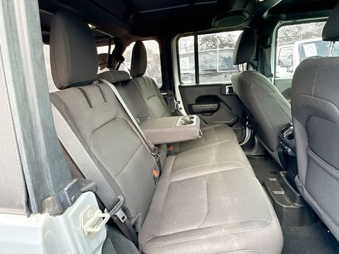 Used 2023 Jeep Wrangler Unlimited AWD/4WD image 31