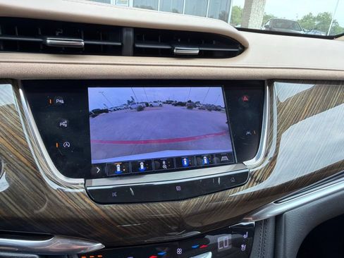 Used 2020 Cadillac XT6 Premium Luxury FWD image 11