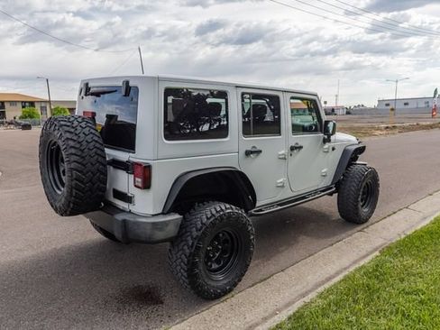 Used 2013 Jeep Wrangler Unlimited Sahara AWD/4WD image 5