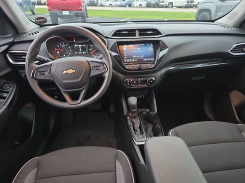 Certified 2023 Chevrolet TrailBlazer LT w/ Convenience Package FWD image 12