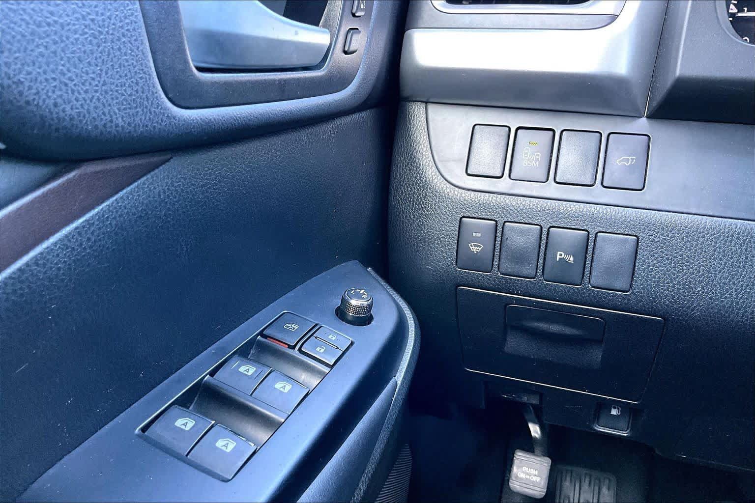 Used 2015 Toyota Highlander Limited FWD image 36