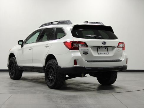 Used 2017 Subaru Outback 2.5i Premium image 6