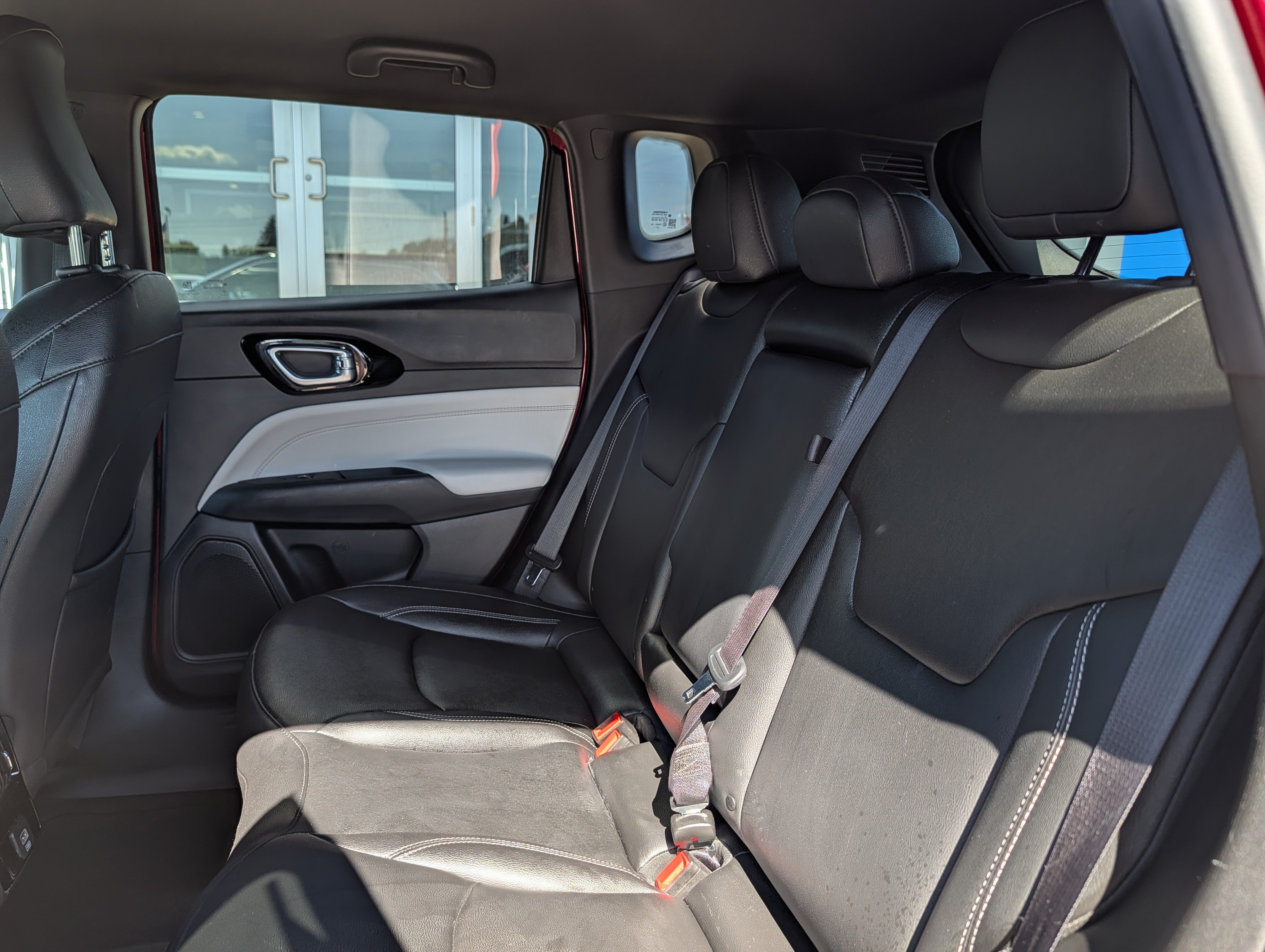 Used 2025 Jeep Compass Limited AWD/4WD image 9