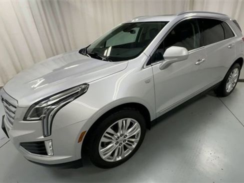 Used 2017 Cadillac XT5 Premium Luxury image 4