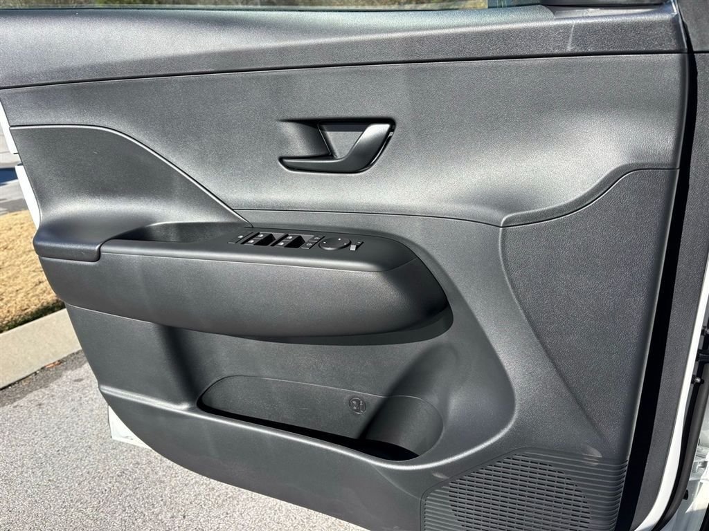 Used 2026 Hyundai Kona SEL Sport FWD image 9