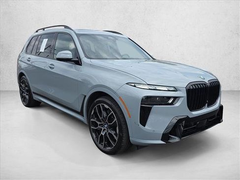 Used 2024 BMW X7 xDrive40i w/ M Sport Package image 3