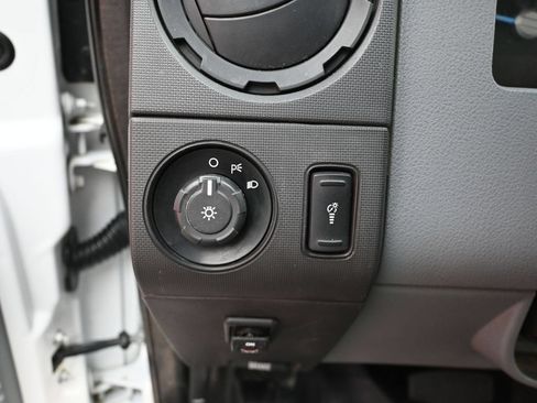 Used 2016 Ford F550 2WD Regular Cab Super Duty image 38
