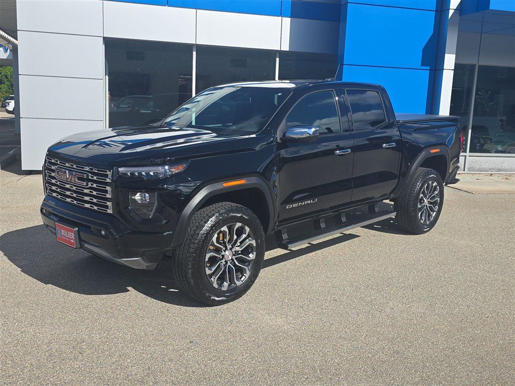 Used 2025 GMC Canyon Denali AWD/4WD image 1