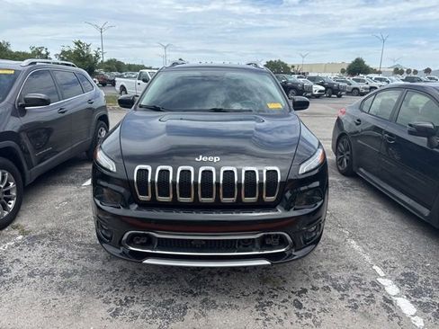 Used 2017 Jeep Cherokee Overland w/ Technology Group AWD/4WD image 2