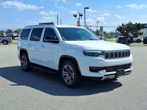 Used 2024 Jeep Wagoneer Series II w/ Flexible Seating Group AWD/4WD image 7