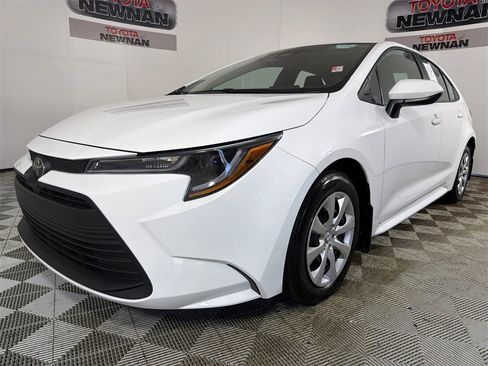 Used 2025 Toyota Corolla LE image 7
