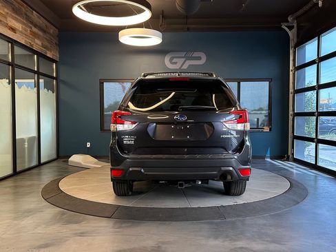 Used 2019 Subaru Forester Premium AWD/4WD image 4