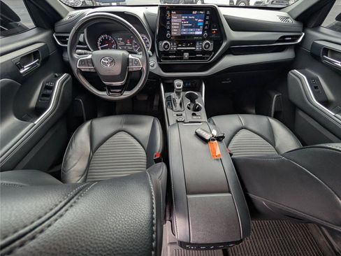 Used 2022 Toyota Highlander XSE AWD/4WD image 29