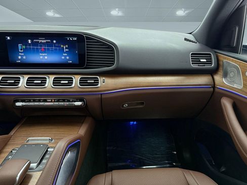 Used 2025 Mercedes-Benz GLE 450e 4MATIC w/ Winter Package image 26