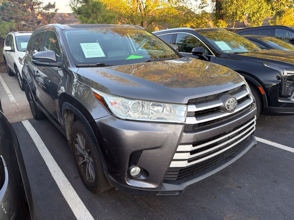 Used 2018 Toyota Highlander XLE FWD image 2