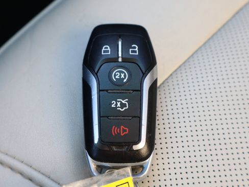 Used 2017 Ford Explorer Platinum image 38