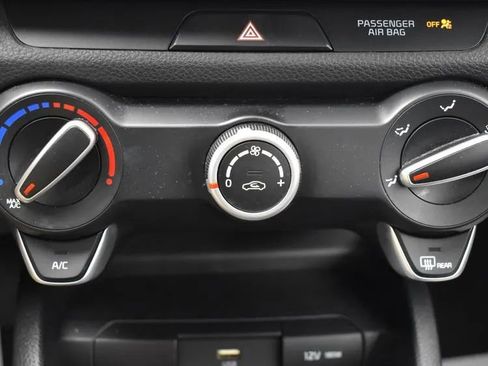 Used 2023 Kia Rio S image 31