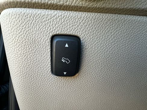 Used 2012 Lincoln Navigator 2WD image 75