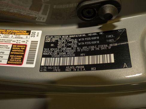 Used 2022 Toyota Sienna XLE Woodland Edition image 23