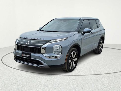 New 2026 Mitsubishi Outlander SE image 1