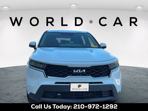 Used 2022 Kia Sorento LX AWD/4WD image 9