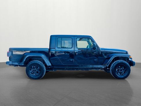 Used 2022 Jeep Gladiator Sport image 8