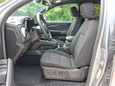 Used 2024 Chevrolet Colorado LT w/ LT Convenience Package II AWD/4WD image 11