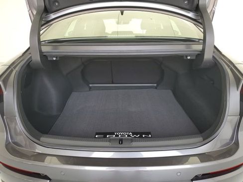 Used 2023 Toyota Crown Limited image 11