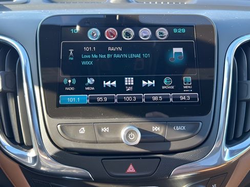 Used 2018 Chevrolet Equinox Premier image 12