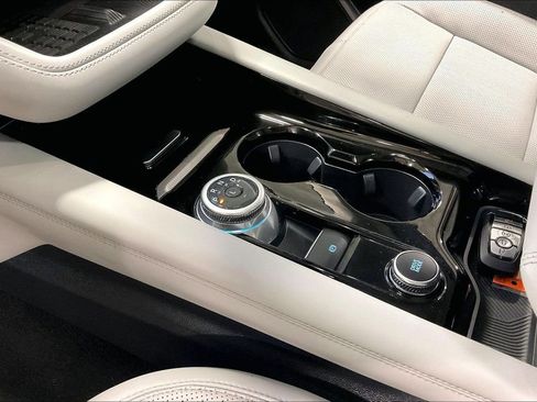 Used 2025 Ford Explorer Platinum w/ Ultimate Package image 18