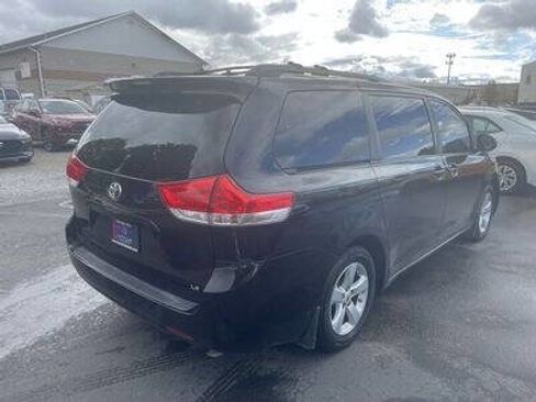 Used 2011 Toyota Sienna LE image 5