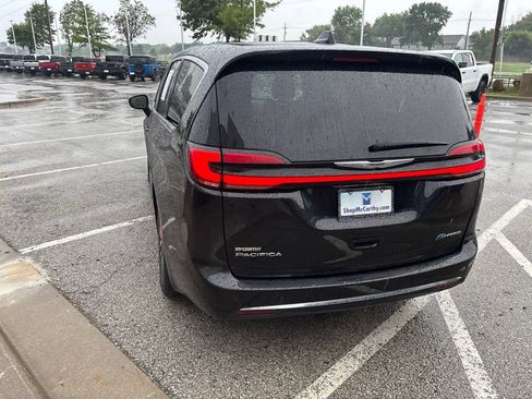 Used 2023 Chrysler Pacifica Touring-L FWD image 20
