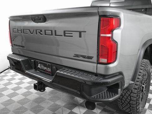 Used 2025 Chevrolet Silverado 2500 ZR2 w/ Technology Package image 33