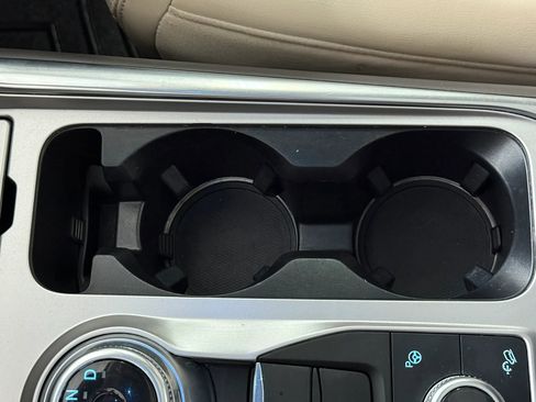 Used 2020 Ford Explorer Platinum w/ Premium Technology Package image 39