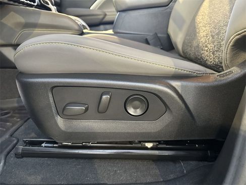 Used 2024 Chevrolet Colorado ZR2 w/ Technology Package image 14