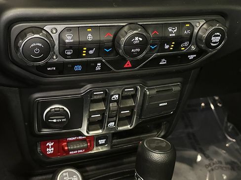 Used 2023 Jeep Wrangler Unlimited Rubicon 4xe w/ Steel Bumper Group AWD/4WD image 29