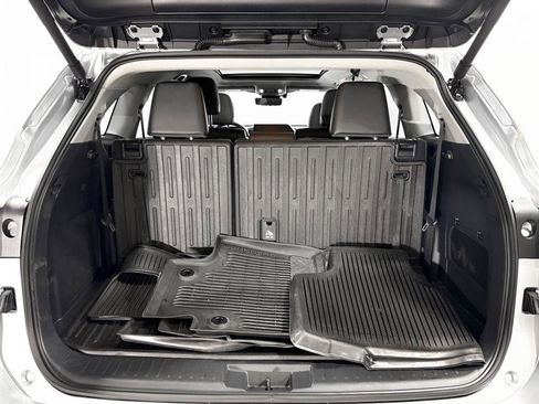 Used 2024 Toyota Highlander Platinum image 11