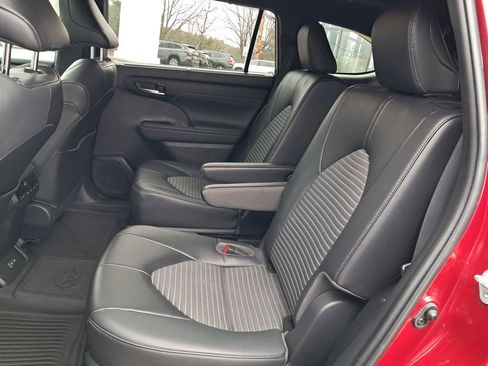 Used 2022 Toyota Highlander XSE image 14