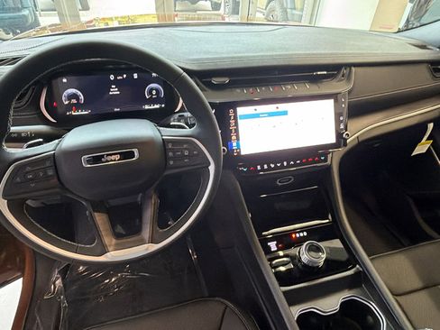 New 2026 Jeep Grand Cherokee L Limited AWD/4WD image 24